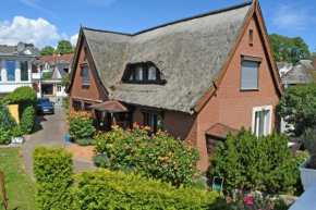 exklusives Ferienhaus untern Reetdach in Sellin